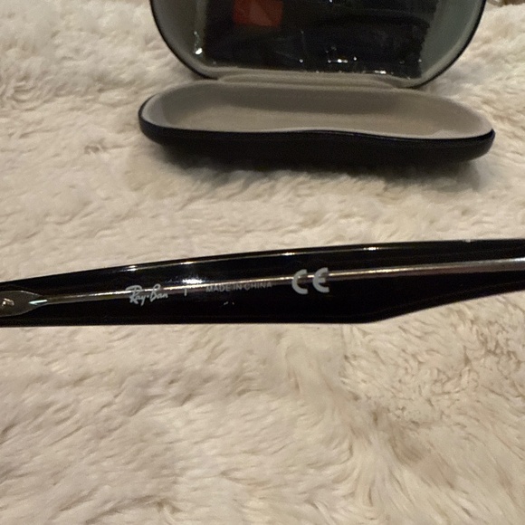 Ray-Ban eyeglass frames - Picture 3 of 3